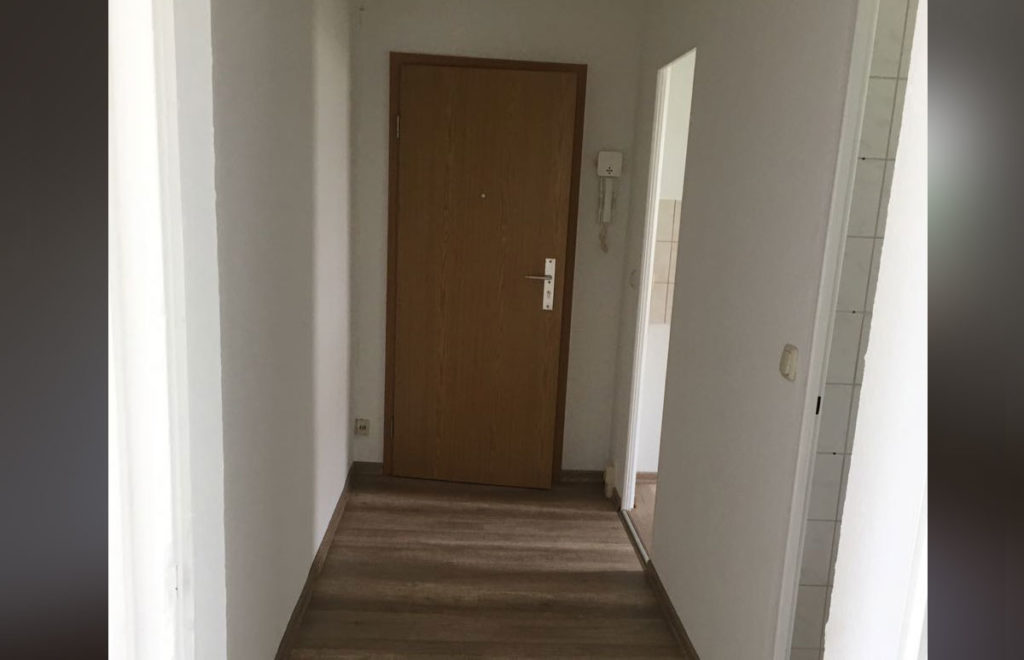 Flur Zweiraumwohnung Dresden vorher