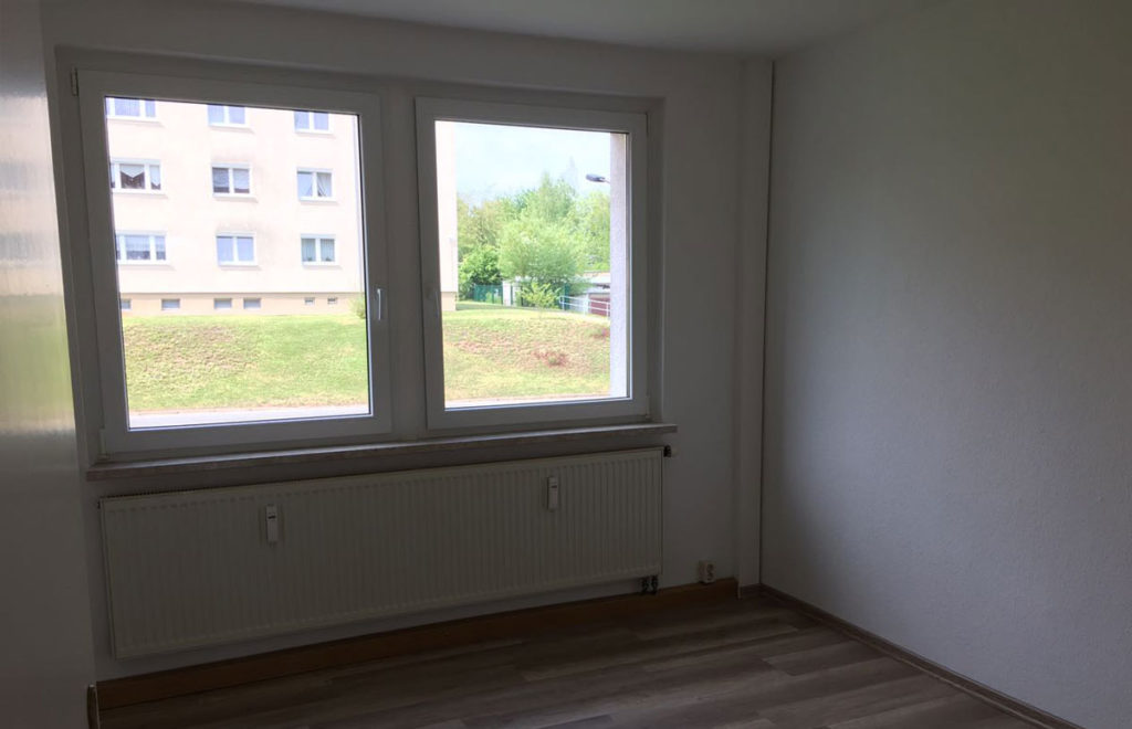 Schlafzimmer Zweiraumwohnung Dresden vorher